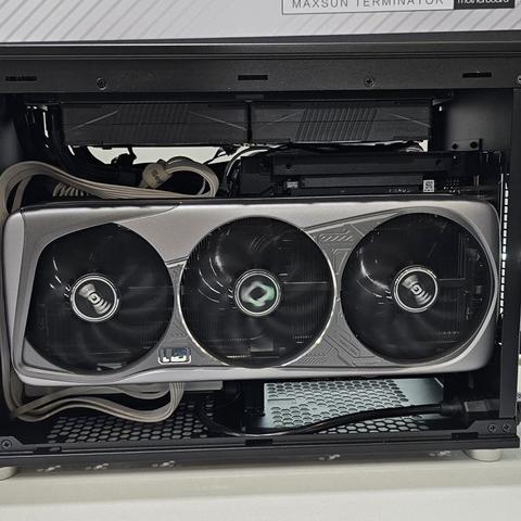 最新显卡插槽技术,开启游戏工作新纪元