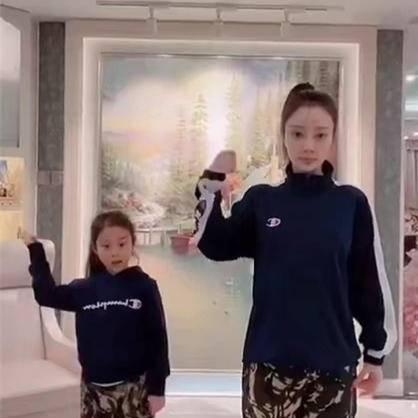 李小璐跨界新动态，多元展现个人魅力风采