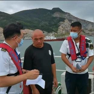 台风预警,今年第X号台风预计登陆我国沿海,请做好防范准备