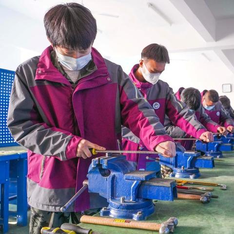 唐山钳工急聘,技艺精湛,共筑制造梦