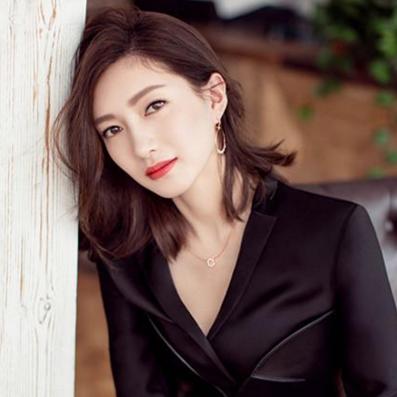 胡歌揭秘新恋情,甜蜜爱情故事首度曝光